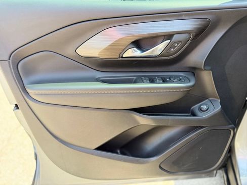 Used 2023 GMC Terrain SLE w/ Driver Convenience Package FWD image 10