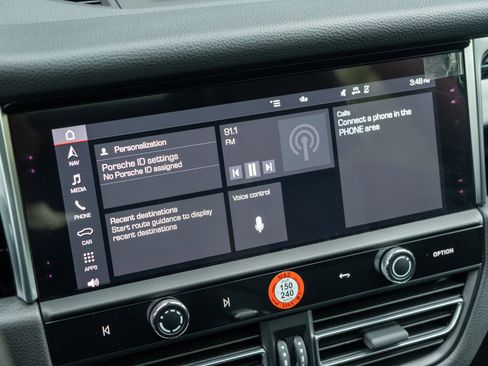 Certified 2023 Porsche Macan AWD/4WD image 19