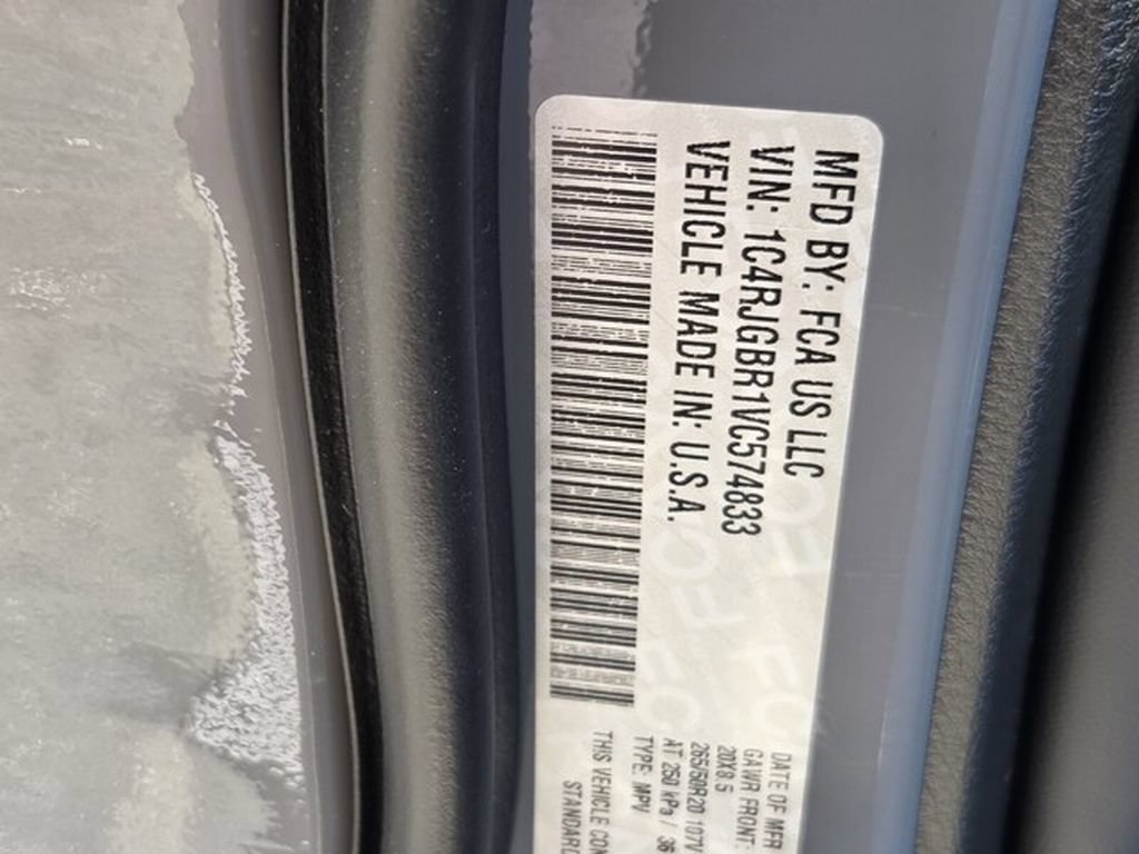 New 2027 Jeep Grand Cherokee Limited RWD image 17