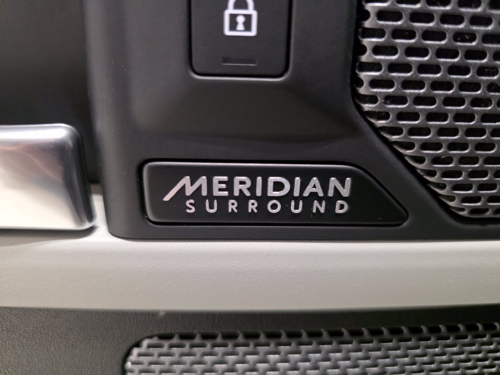 Used 2023 Land Rover Defender 110 SE AWD/4WD image 18