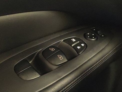 Used 2019 Nissan Pathfinder SL image 27