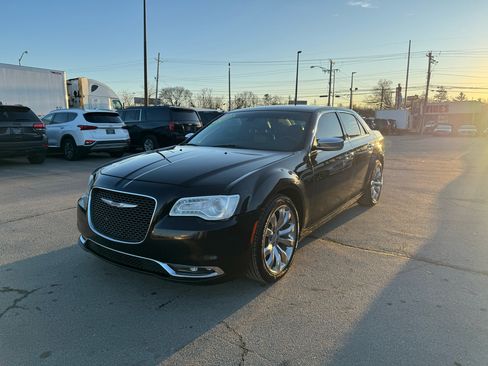 Used 2019 Chrysler 300 Limited image 7