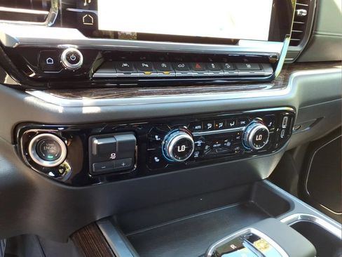 Certified 2025 GMC Sierra 1500 Elevation w/ Elevation Premium Package AWD/4WD image 7