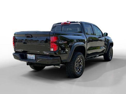 Used 2024 Chevrolet Colorado ZR2 w/ Safety Package AWD/4WD image 5