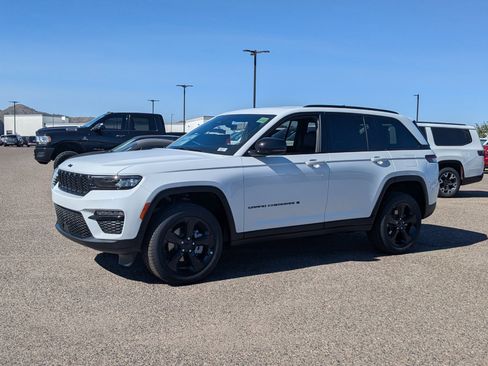 New 2025 Jeep Grand Cherokee Limited image 2