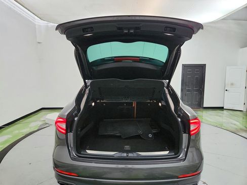 Used 2018 Maserati Levante GranLusso AWD/4WD image 30