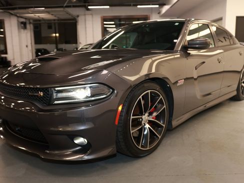 Used 2016 Dodge Charger R/T Scat Pack w/ Technology Group image 3