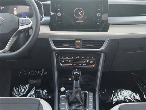 New 2026 Volkswagen Taos SE image 12