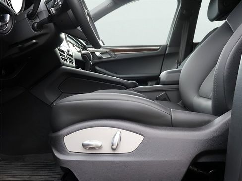 New 2026 Porsche Macan image 34