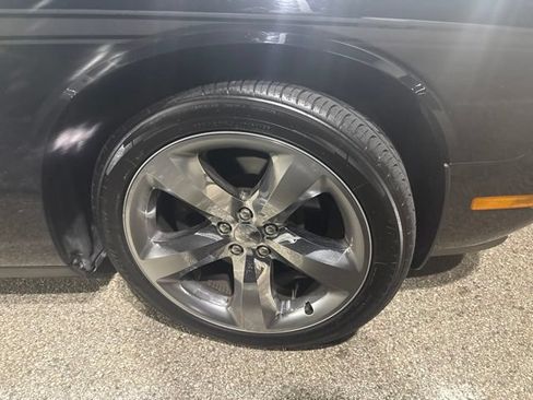 Used 2013 Dodge Challenger R/T RWD image 2
