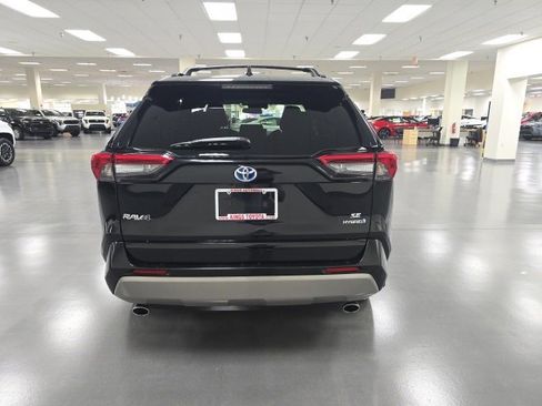 Used 2024 Toyota RAV4 SE image 4