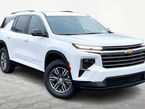 New 2026 Chevrolet Traverse LT w/ Driver Confidence Package image 2