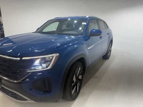 Used 2025 Volkswagen Atlas Cross Sport SE image 3