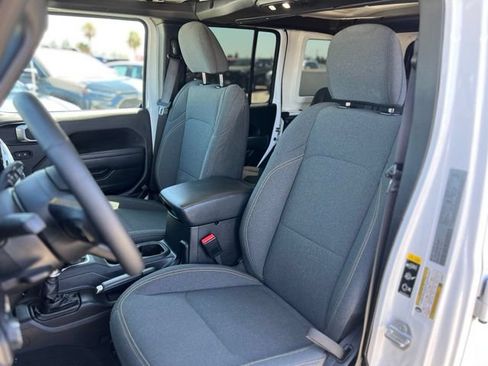 Used 2024 Jeep Wrangler Unlimited AWD/4WD image 14