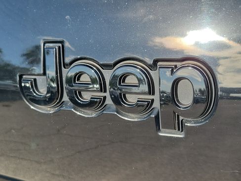 Used 2023 Jeep Grand Cherokee L Laredo AWD/4WD image 6