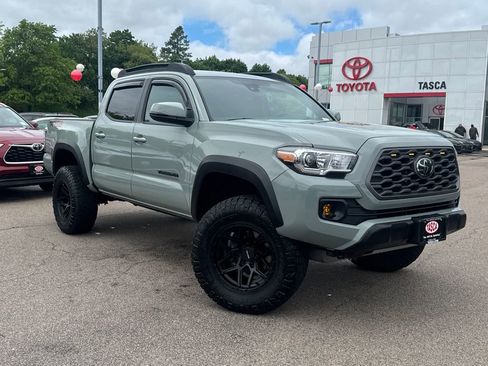 Used 2022 Toyota Tacoma TRD Off-Road w/ Technology Package AWD/4WD image 1