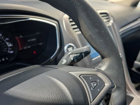 Used 2020 Ford Fusion SE FWD image 16