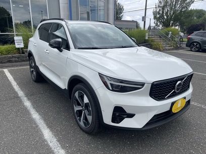 New 2026 Volvo XC40 B5 Plus w/ Protection Package Premier