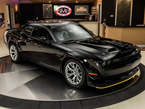 Used 2023 Dodge Challenger SRT Hellcat Redeye RWD image 9