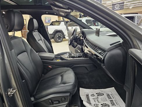 Used 2018 Audi Q7 3.0T Premium Plus w/ Premium Plus Package image 24
