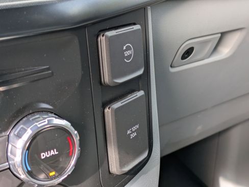 Used 2022 Ford F150 Limited image 34