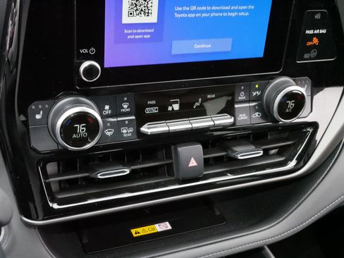 Certified 2024 Toyota Highlander XLE image 23