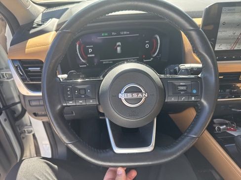 Used 2023 Nissan Rogue Platinum w/ Platinum Premium Package image 11