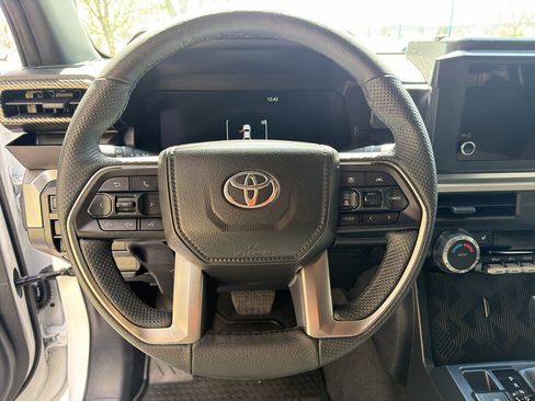 Used 2025 Toyota Tacoma TRD Off-Road image 23