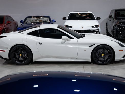 Used 2016 Ferrari California T RWD image 71