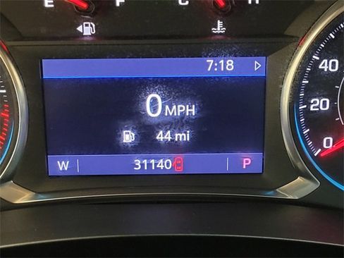 Used 2022 Chevrolet Traverse LT image 25