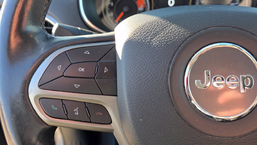 Used 2019 Jeep Cherokee Latitude w/ Cold Weather Group AWD/4WD image 16