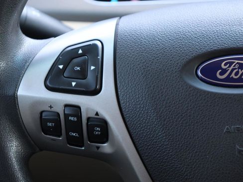 Used 2019 Ford Taurus SE image 32