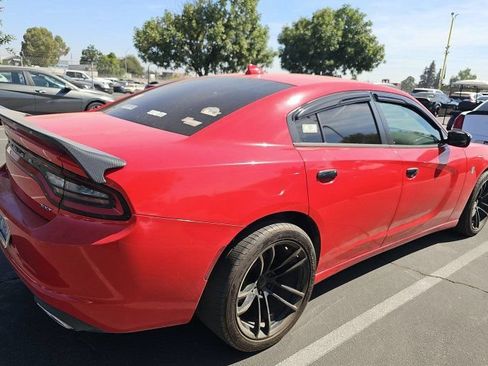 Used 2017 Dodge Charger SXT RWD image 4