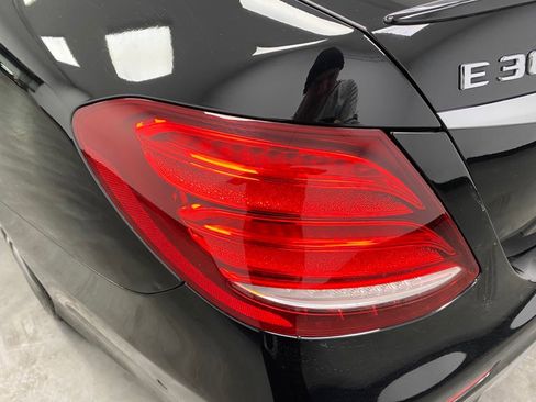 Used 2018 Mercedes-Benz E 300 4MATIC w/ Premium 2 Package image 12