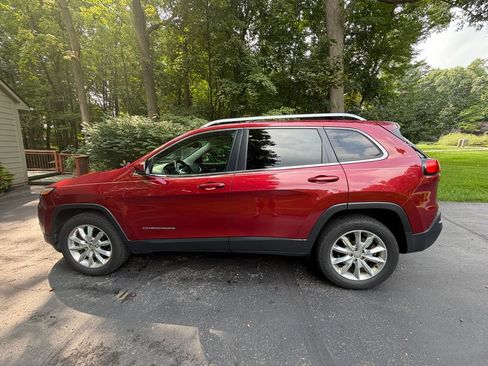 Used 2015 Jeep Cherokee Limited AWD/4WD image 3