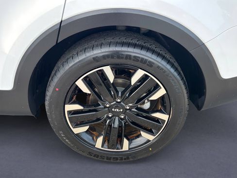 Used 2023 Kia Telluride SX AWD/4WD image 9