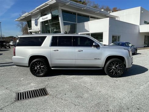 Used 2018 GMC Yukon XL Denali image 2