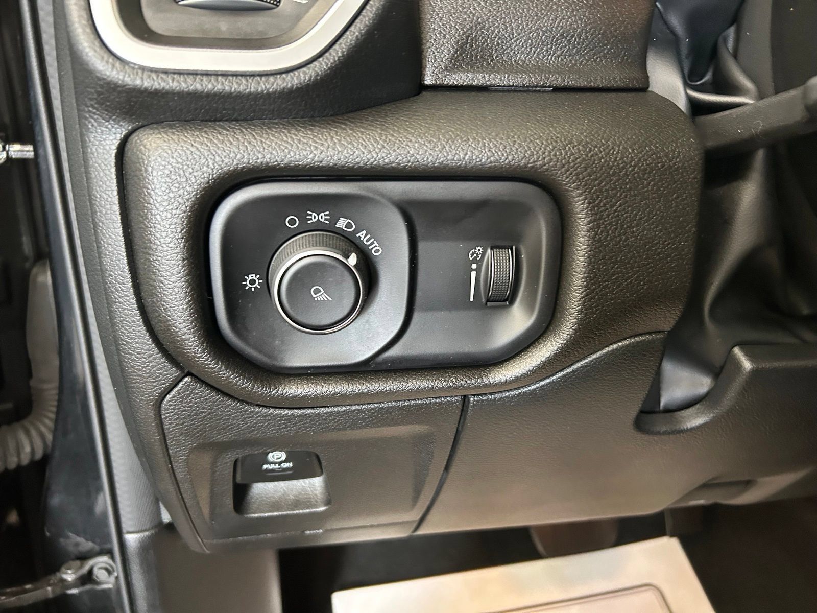 Used 2023 RAM 1500 Big Horn AWD/4WD image 16