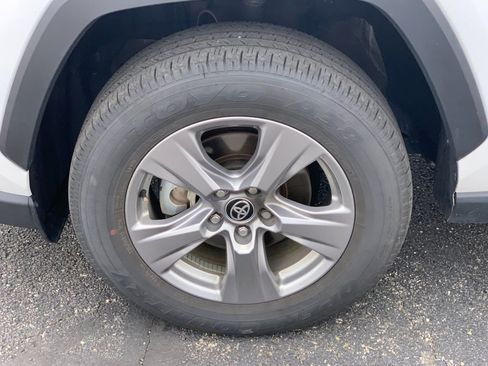 Used 2025 Toyota RAV4 XLE image 32