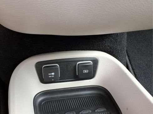 Used 2021 Chrysler Pacifica Touring-L FWD image 15