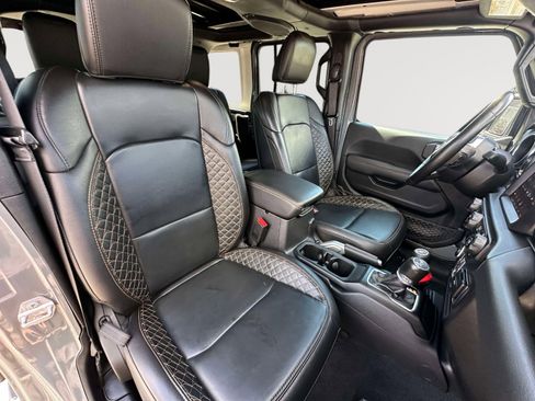 Used 2023 Jeep Wrangler Unlimited Sahara AWD/4WD image 21