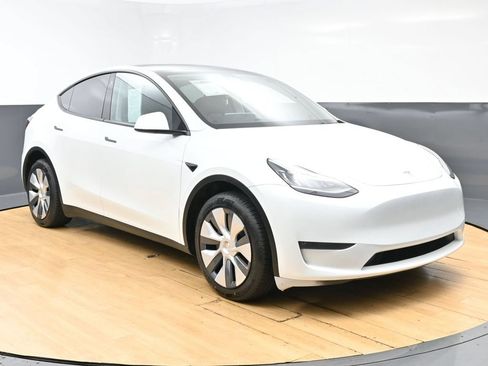 Used 2023 Tesla Model Y Long Range AWD/4WD image 2