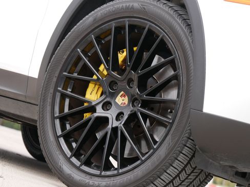 Used 2021 Porsche Cayenne Coupe AWD/4WD image 11