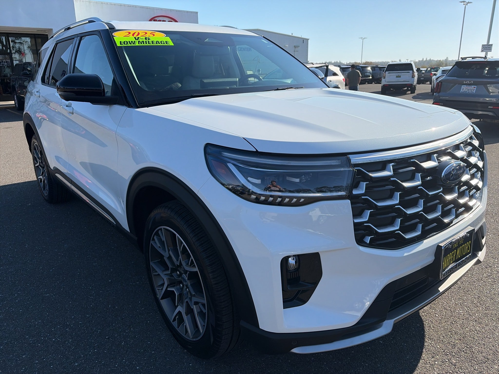 Used 2025 Ford Explorer Platinum w/ Ultimate Package AWD/4WD image 7