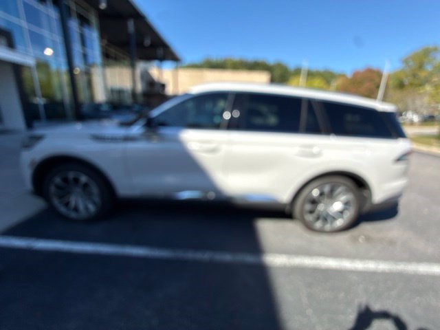 Used 2025 Lincoln Aviator Reserve w/ Illumination Package AWD/4WD image 4