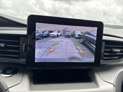 Used 2022 Ford Explorer XLT image 20