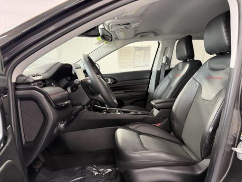 Used 2022 Jeep Compass Trailhawk w/ Trailhawk Convenience Group AWD/4WD image 10