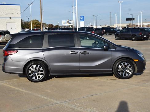 Used 2025 Honda Odyssey EX-L image 2