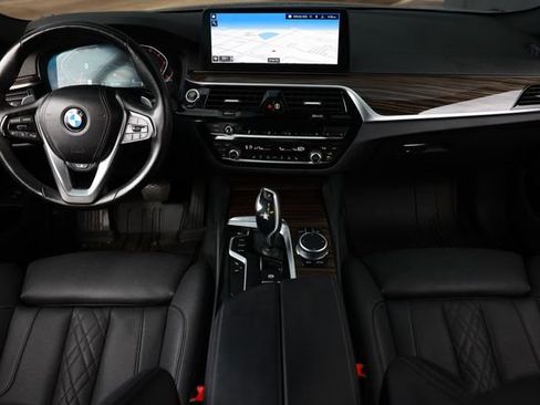 Used 2021 BMW 530i w/ Convenience Package image 2