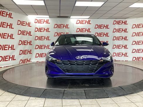 Used 2022 Hyundai Elantra SEL FWD image 2